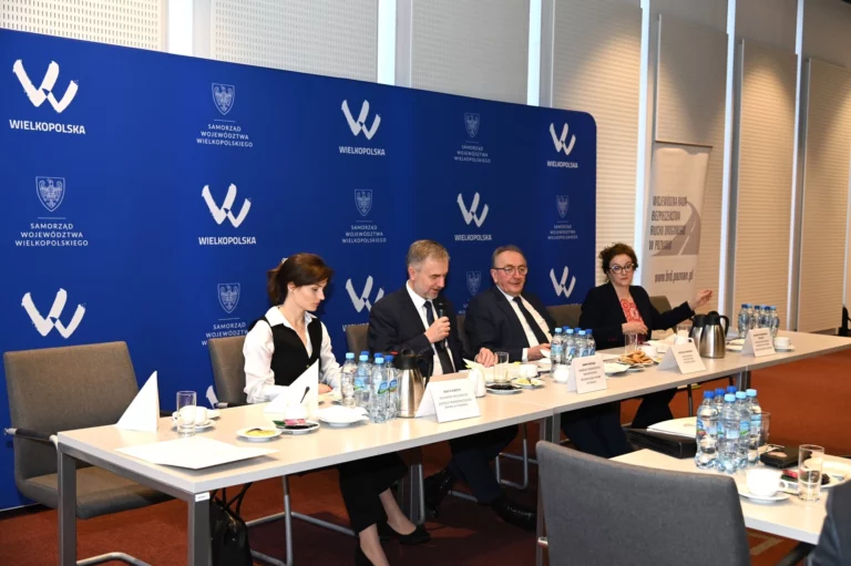 Posiedzenie Wojewódzkiej Rady Bezpieczeństwa Ruchu Drogowego w Poznaniu 01 2024 foto1